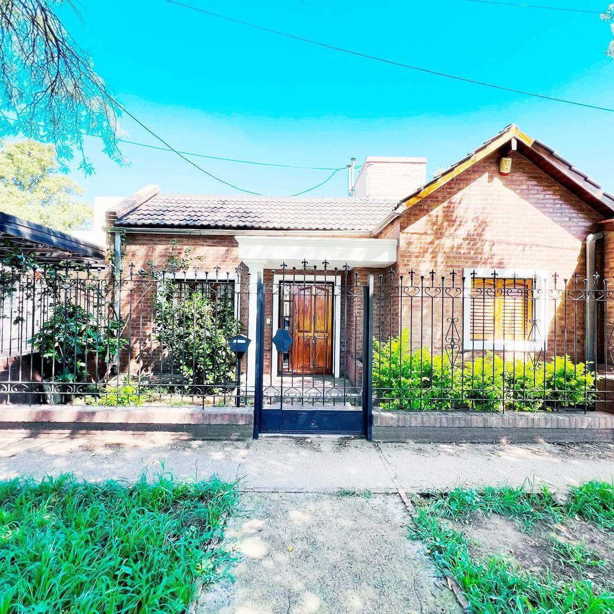 Casa 2 dormitorios con quincho en Marqués de Sobremonte